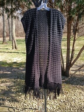 2 CHIC KNIT VEST WITH FRINGE sz M